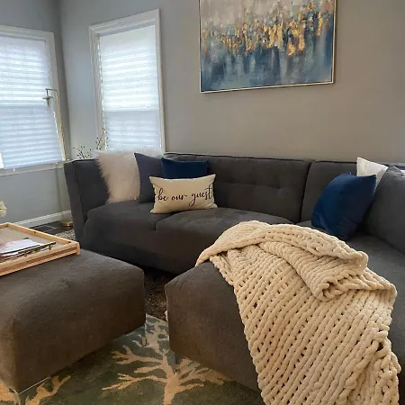 Cozy, 1St Floor Apartment 2Bdrms Plus Semi Private Room With Futon Pets With Fee Family Friendly Close To Everything Cleveland Exterior foto